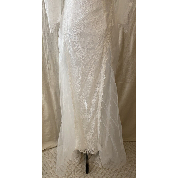 NWT Merry's Wedding Dress Size 4 Sheer Lace Silky Lining Flowing Bottom Train - Picture 14 of 16